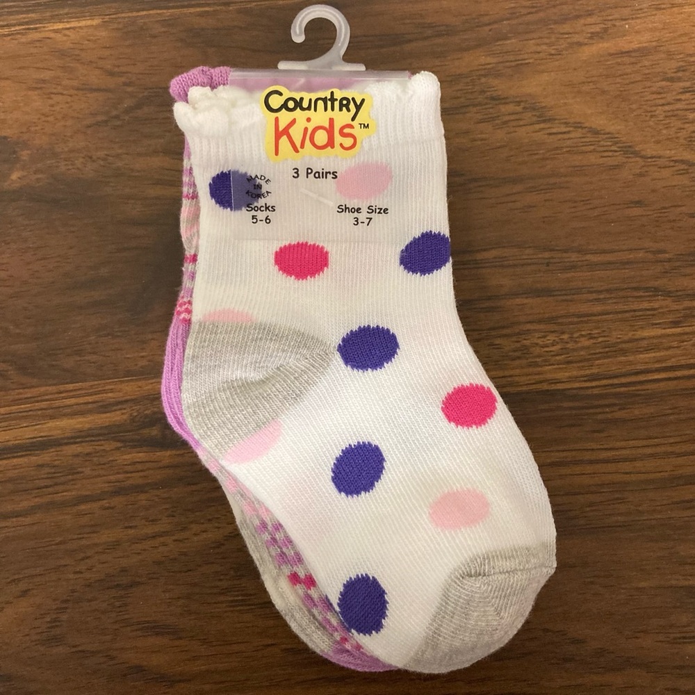 $1 NWT Country Kids Pearl Gray Dotty 3 Pack of Socks, Sock Size 5-6